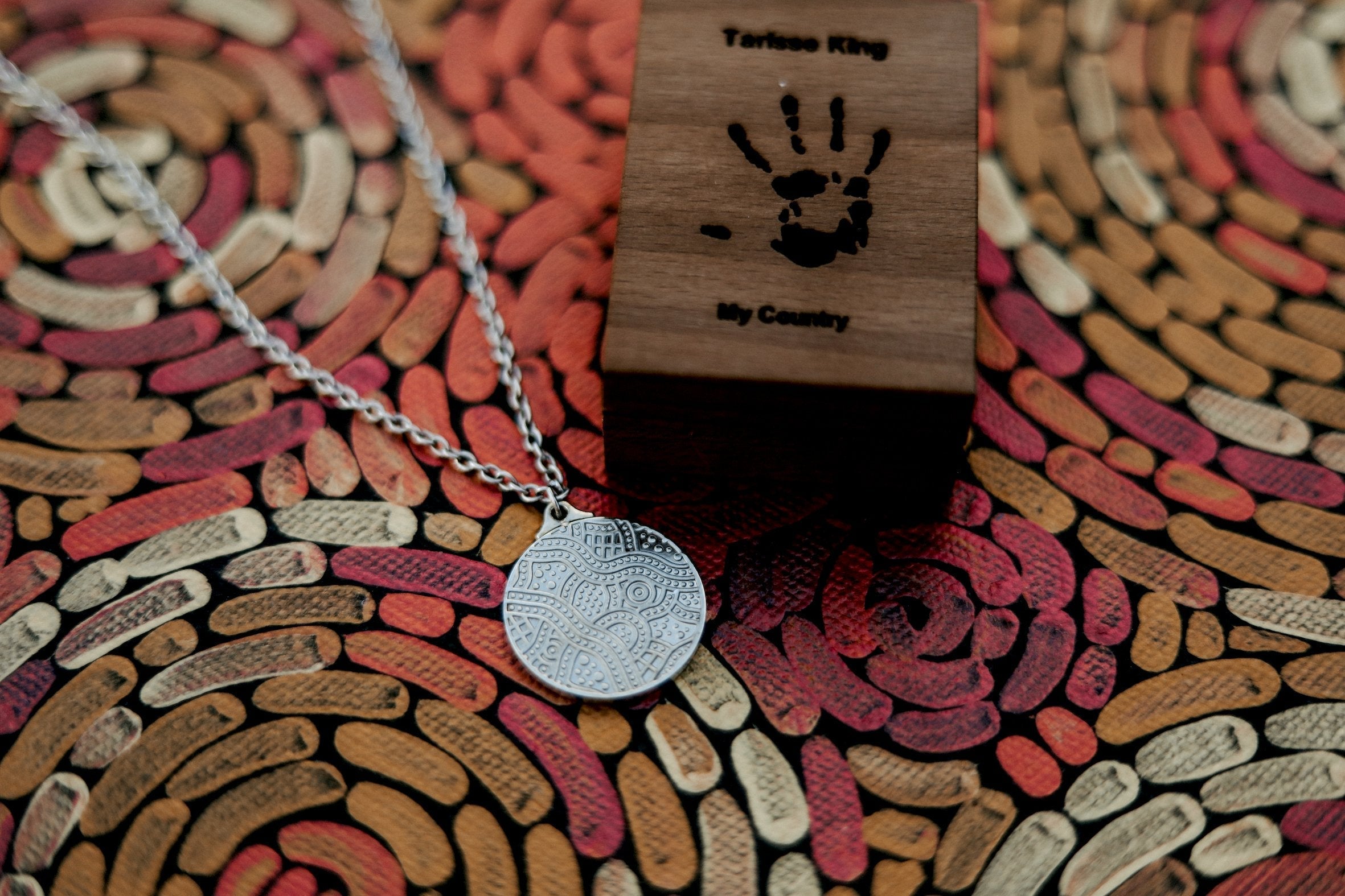 Tarisse King Pendant | My Country | 25mm-thumbmail-3