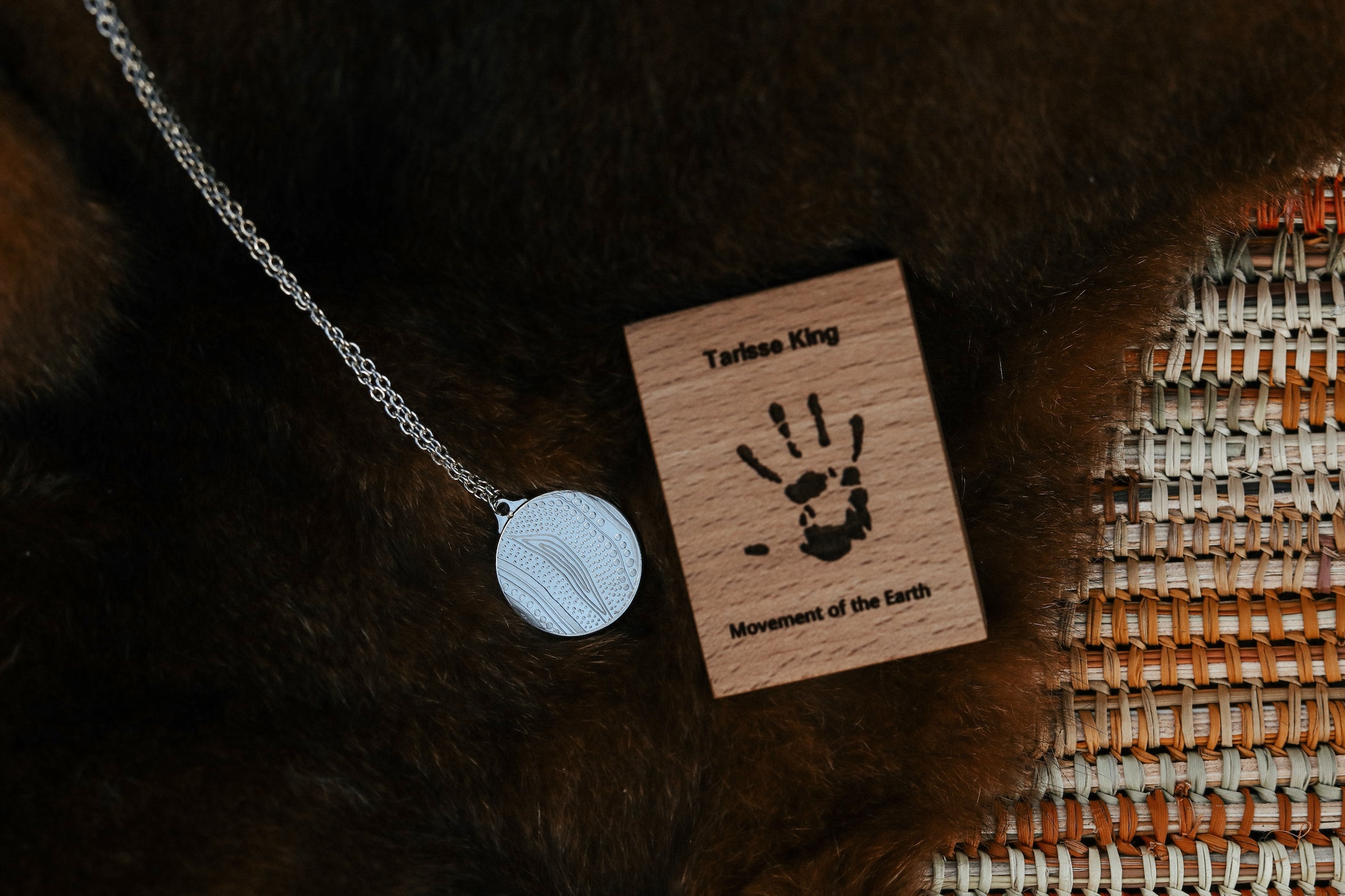 Tarisse King Pendant | Movement of the Earth | 25mm-thumbmail-3