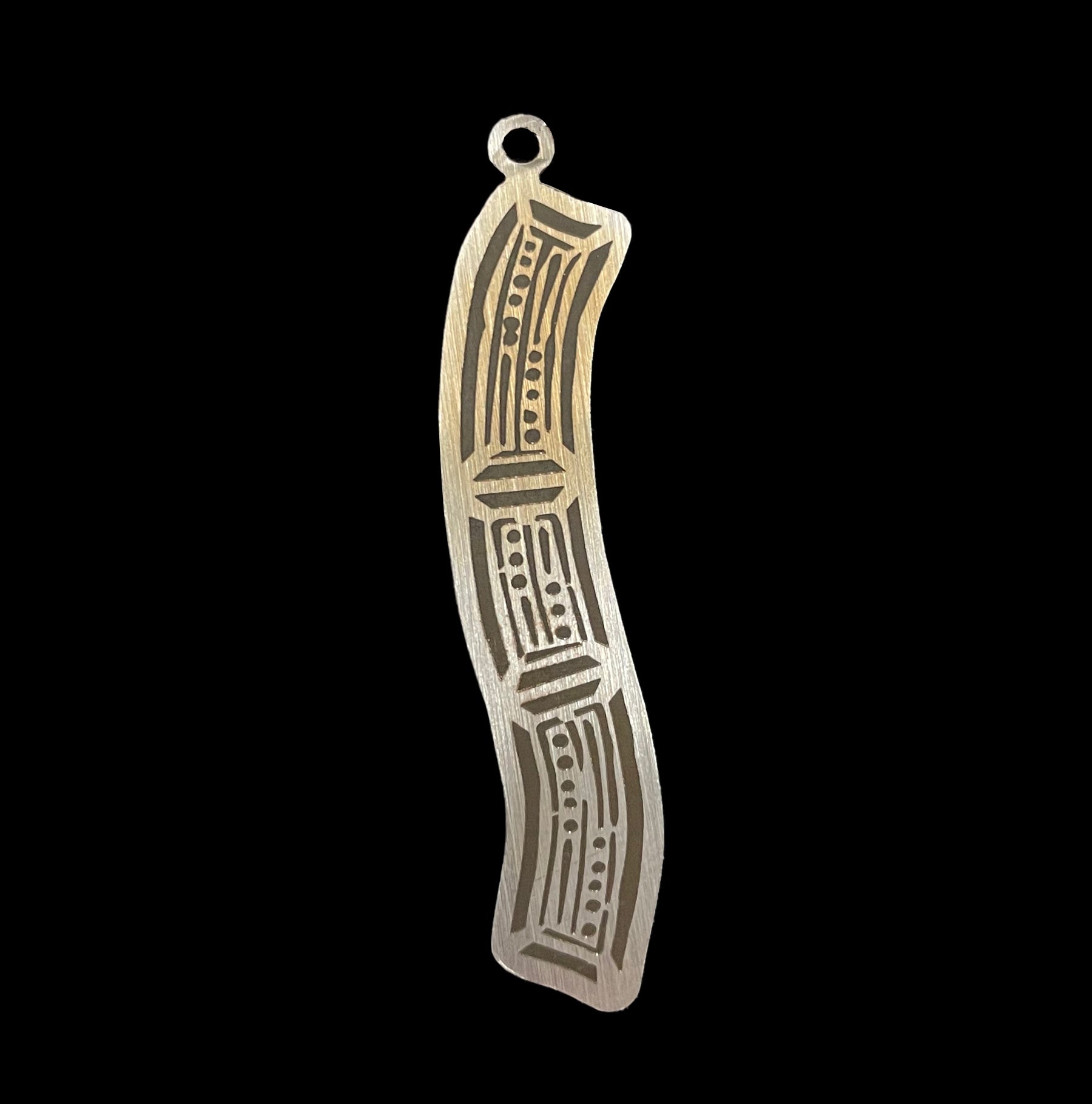 Tarisse and Sarrita King Pendant | Our Country's Story-thumbmail-1